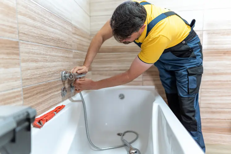 Installazione di una vasca da bagno a Bologna